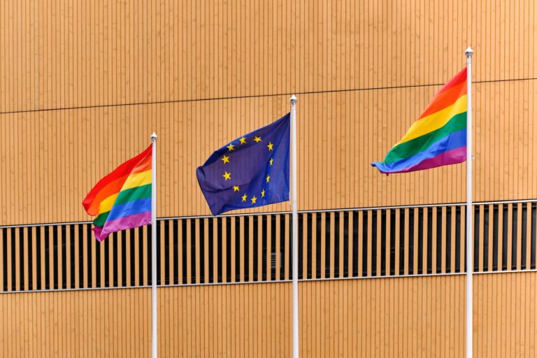 Flagi UE i LGBT
